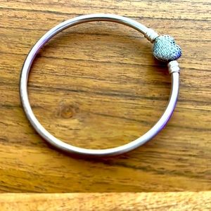 Pandora sparkling heart bangle
